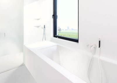 Hoogglans afwerking van badkamermeubelen door HQcoating Rijkevorsel - huisafwerking -project-badkamer2