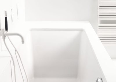 Hoogglans afwerking van badkamermeubelen door HQcoating Rijkevorsel - huisafwerking -project-badkamer4